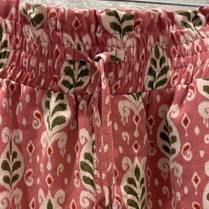 Chic Pink Patterned Women's Shorts